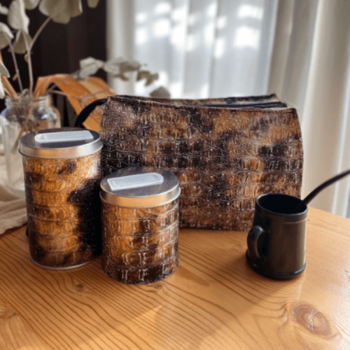 Neceser Agostina Croco Metalizado + Set de latas con Mate Delia + Bombilla